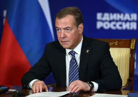 Дмитрий Медведев назвал ядерное оружие скрепой России