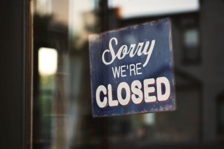 В Нью-Йорке закрывают все бары и рестораны из-за коронавируса