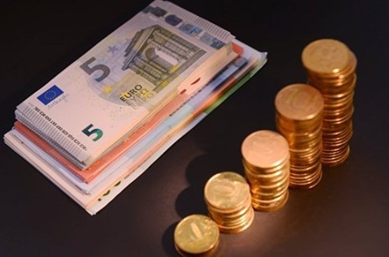 Центробанк объявил о приостановке покупки валюты до конца сентября