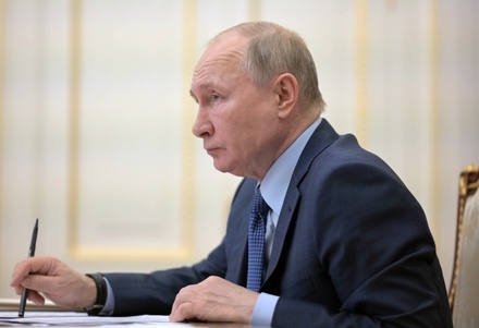 Владимир Путин заявил об отсутствии побочных явлений после второй COVID-прививки