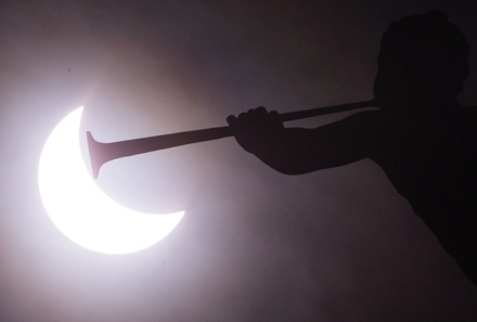 Роскосмос назвал время солнечного затмения 10 июня