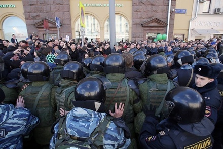 Life сообщил о четырёх пострадавших полицейских во время протестов в Москве