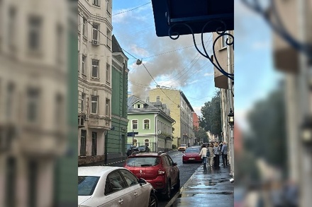 В центре Москвы загорелось здание