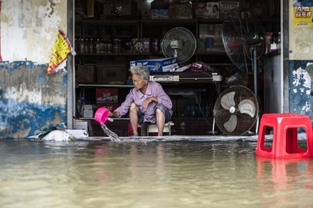 Число жертв сильнейших дождей в Китае достигло 114