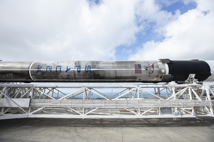 SpaceX отложила запуск носителя для дополнительной проверки двигателей