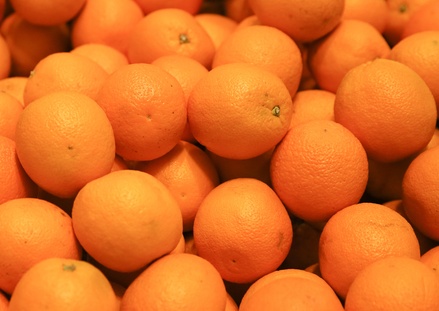 СМИ: фермеры в Португалии раздают апельсины из-за отсутствия покупателей