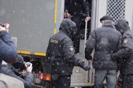 Силовики начали задержания в центре Минска
