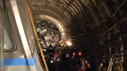 Спасательная операция на месте крушения поезда в метро завершена