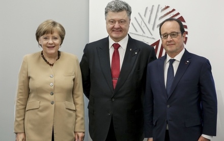 В Берлине Порошенко намерен обсудить минские соглашения и план деэскалации