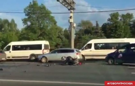 Мотоциклист серьёзно пострадал в ДТП на Кутузовском проспекте в Москве
