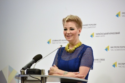 Максакова похвалила Собчак за признание Крыма украинским