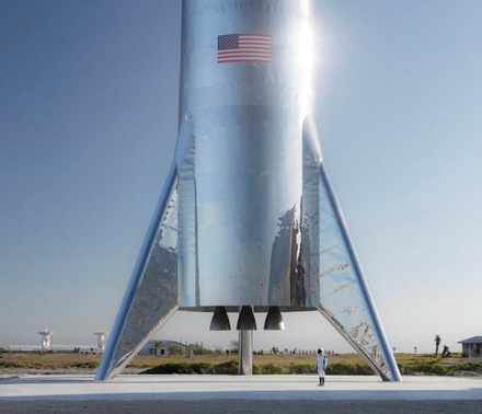 SpaceX показала готовую к пуску ракету Starship