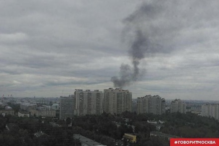 На юго-западе Москвы горит здание