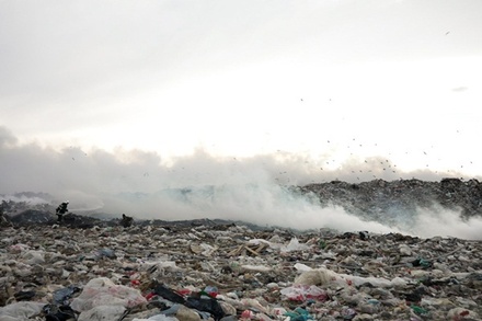 Под Новосибирском тушат пожар на мусорном полигоне «Левобережный»