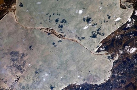 Строящийся мост через Керченский пролив сфотографировали с МКС
