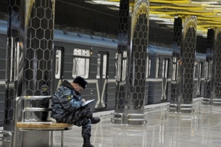 В Екатеринбурге мужчина попытался справить нужду в тоннеле метро