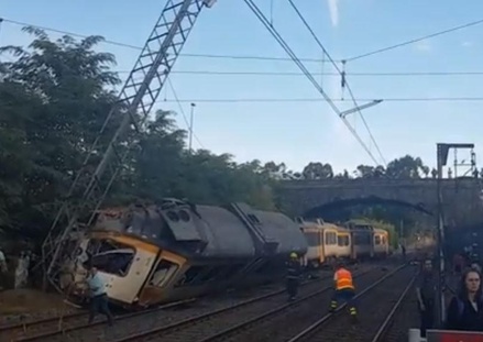 Число пострадавших при крушении поезда в Испании увеличилось до 47