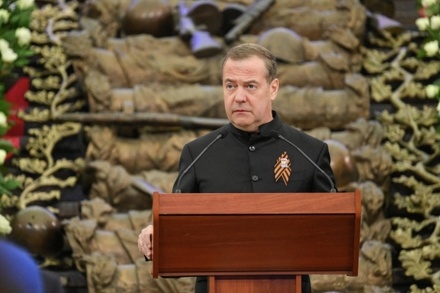 Дмитрий Медведев назвал киевский режим «убогим рейхом»