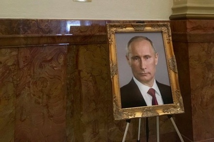 В холле законодательного собрания штата Колорадо появился портрет Путина