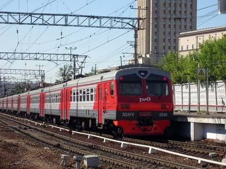 На перегоне Рижского направления РЖД сломалась система регулировки движения поездов