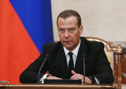 Медведев поручил помочь пострадавшим при пожаре в Ростове-на-Дону