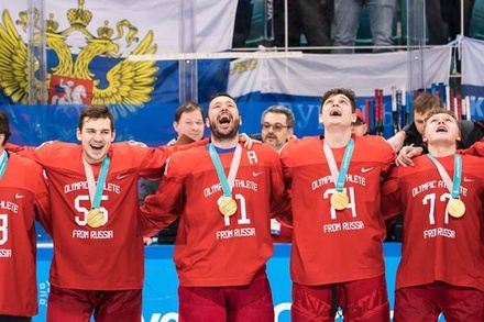 МОК не станет наказывать российских хоккеистов за исполнение гимна