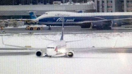 В аэропорту Шереметьево эвакуировали пассажиров аварийного самолёта