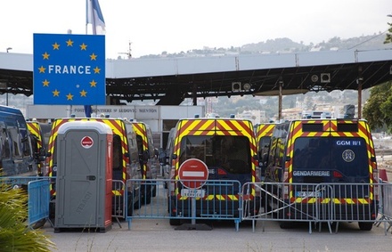 Франция полностью закроет границы на въезд и выезд за пределы стран Евросоюза