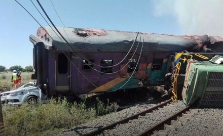 В ЮАР произошло крушение пассажирского поезда