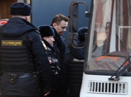 ФСИН просит суд обязать Навального не совершать административных нарушений