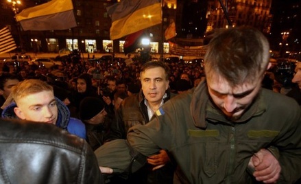 Сторонники Саакашвили взяли штурмом Октябрьский дворец в центре Киева
