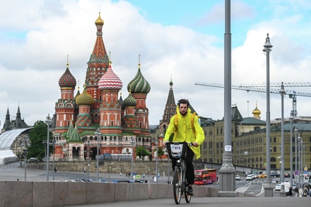 Курьеров на велосипедах в Москве предложили обязать сдавать экзамен по ПДД