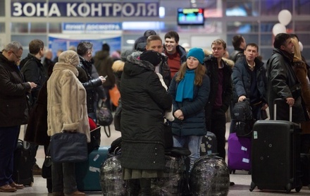 Аэропорт Омска приостановил работу из-за сильного ветра и плохой видимости