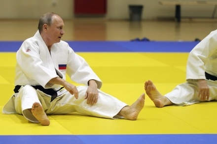 Путин поручил кабмину разработать стратегию развития физкультуры и спорта