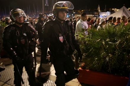 Французская полиция опровергла обыски в номерах российских болельщиков