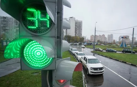 Перекрёстки в Москве продолжат оснащать «умными светофорами»