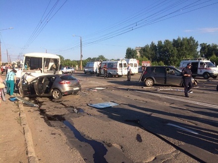 Около 20 человек пострадали в ДТП с участием автобуса в Костроме