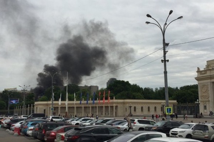 В центре Москвы загорелся бизнес-центр