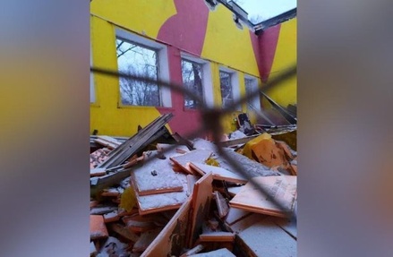 СМИ сообщают об обрушении крыши спортзала на севере Москвы