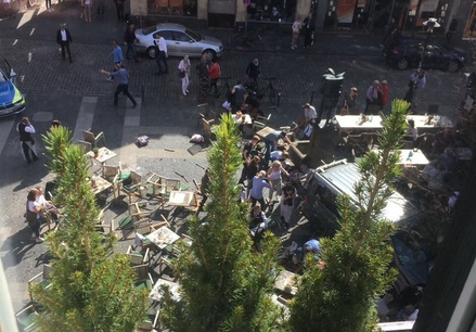 Не менее 3 человек погибли при наезде грузовика на группу людей в Германии