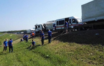 Фура въехала в колонну МЧС в Тульской области