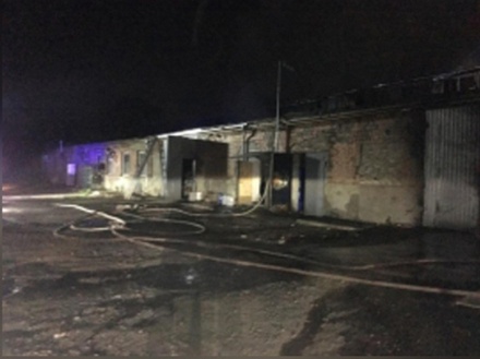 В Таганроге произошёл пожар в здании бывшего хлебозавода