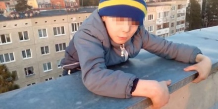 В Ульяновской области мальчик повис на крыше девятиэтажки ради лайков в соцсетях