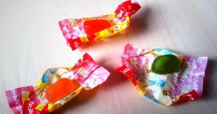 Трое детей в Чите отравились конфетами «Бешеная пчёлка»