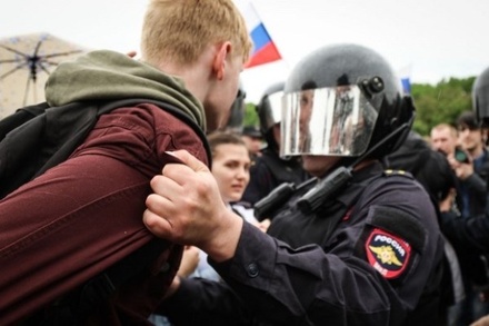 В Петербурге задержали подозреваемого в нападении на омоновца на митинге 12 июня