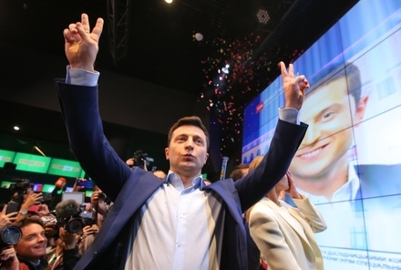 Зеленский набирает 72% голосов после обработки 7% протоколов