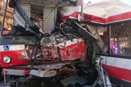 Названа предварительная причина аварии с троллейбусом и трамваем в Чехии