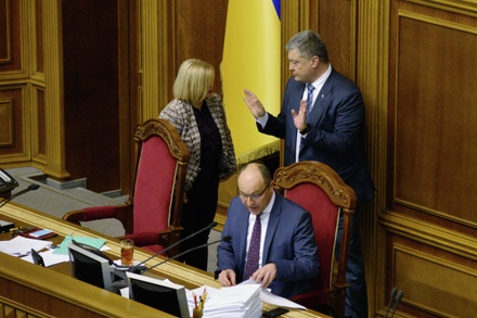Суд в Киеве открыл дело о запрете выезда с Украины Порошенко и 179 чиновников