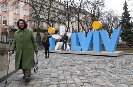 МВФ назвал повышение пенсионного возраста на Украине условием новых кредитов
