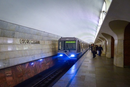 Пассажирка метро Москвы выжила после падения на пути